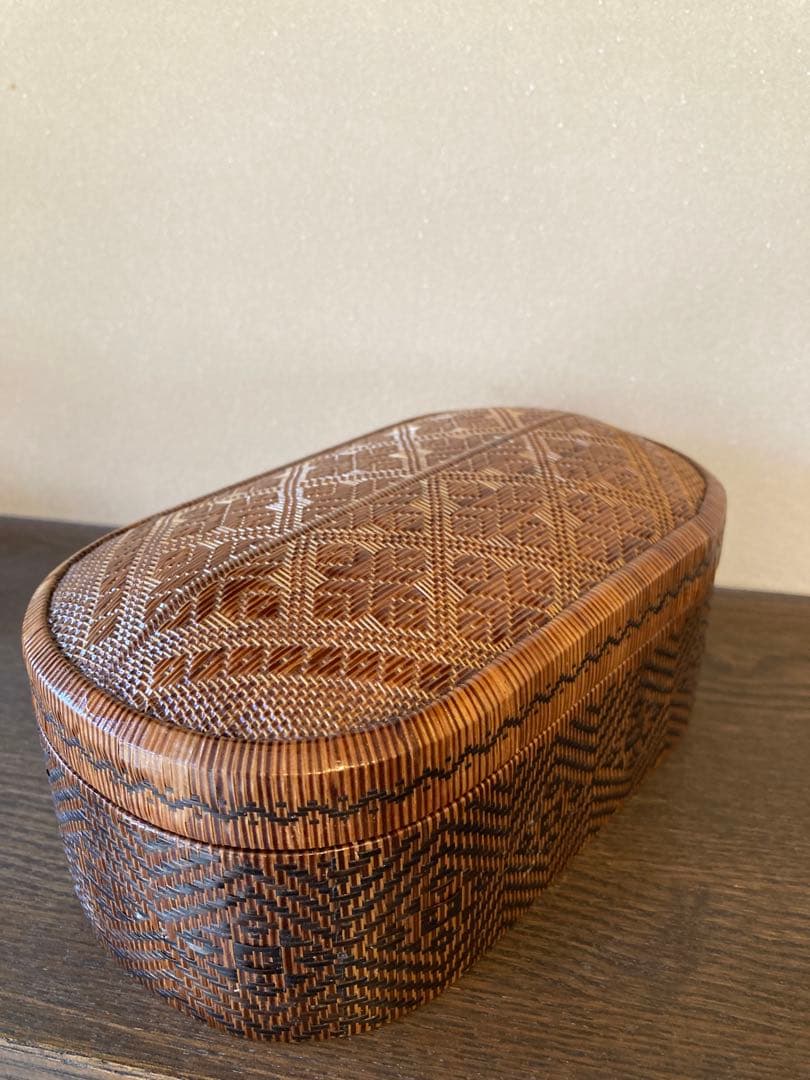 タイ・ヤンリーパオ楕円形小物入れ