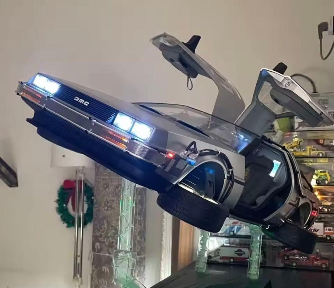 1/6ホットトイズ バックトゥザフューチャー パート2 デロリアンタイムマシーン