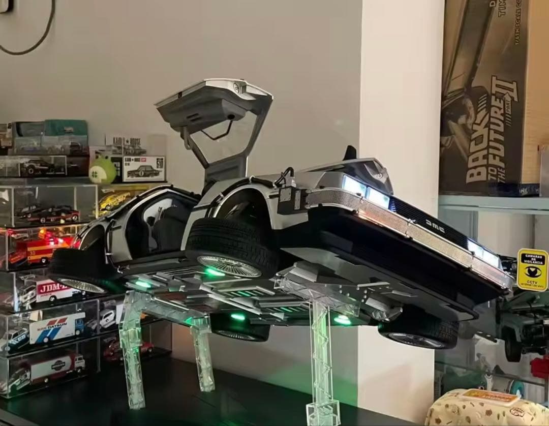 1/6ホットトイズ バックトゥザフューチャー パート2 デロリアンタイムマシーン