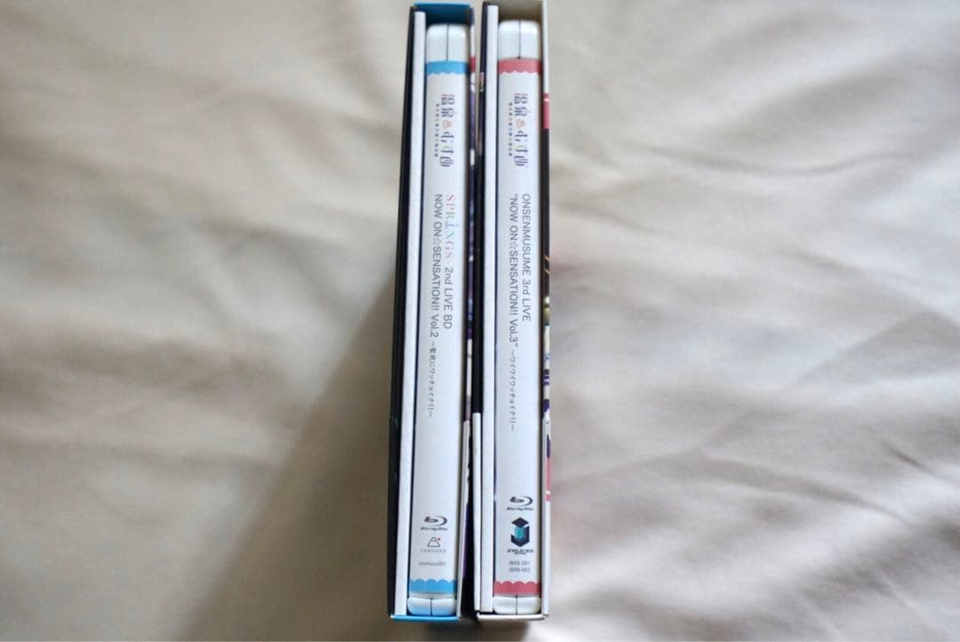 温泉むすめ CD&Blu-rayセット(サイン缶バッジ、名刺入れ付き)