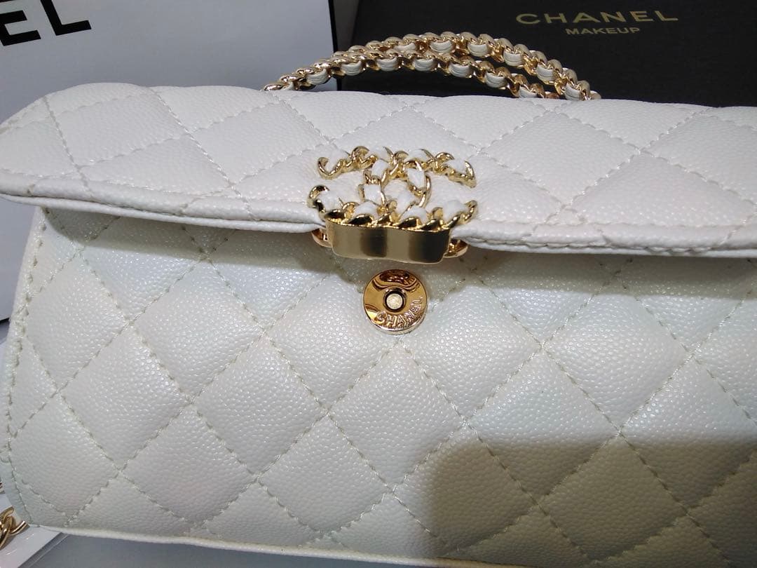 CHANEL〈シャネル〉ノベルティ　ホワイトショルダーバッグ　ホワイトシャドー