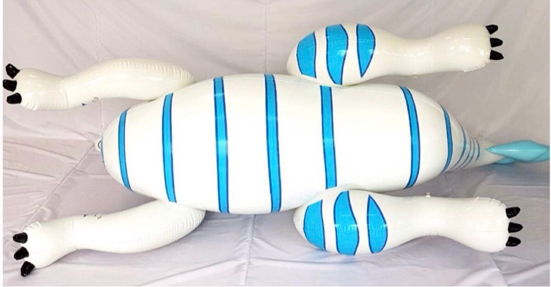 ホワイトドラゴン　フロート　空気ビニール風船　浮き輪　レア　希少　バルーン