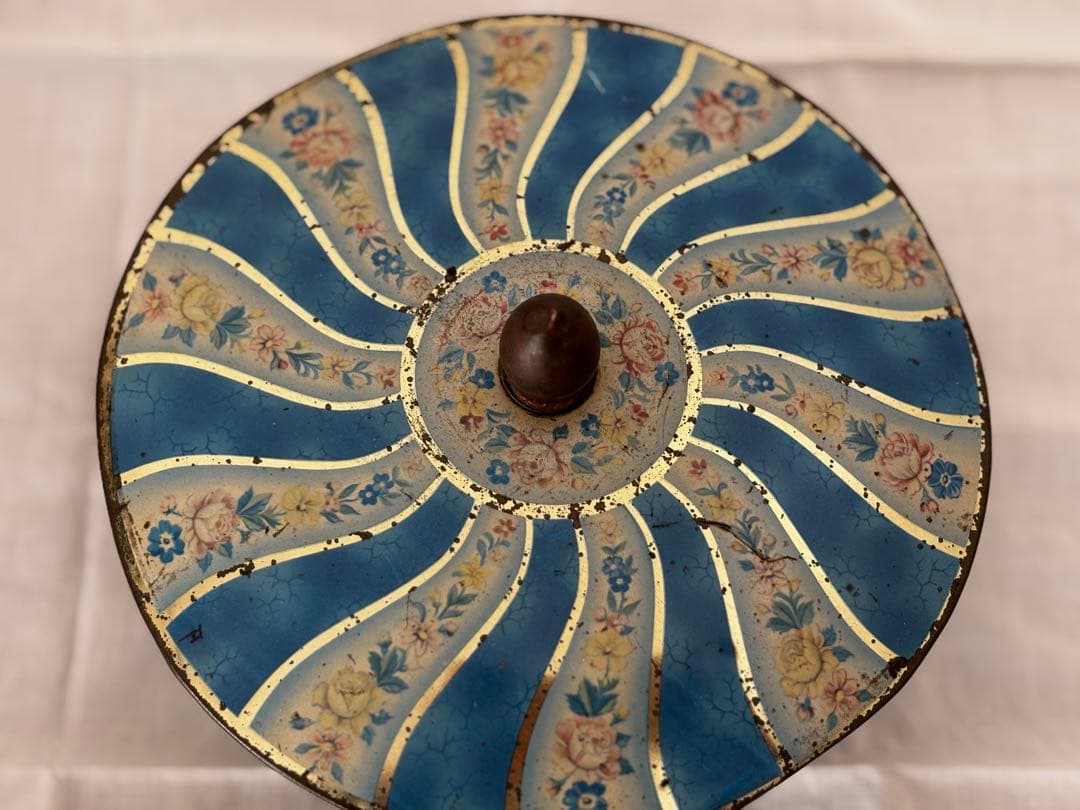 フランスアンティーク　缶　小物入れ　ブリキ　薔薇　ブロカント