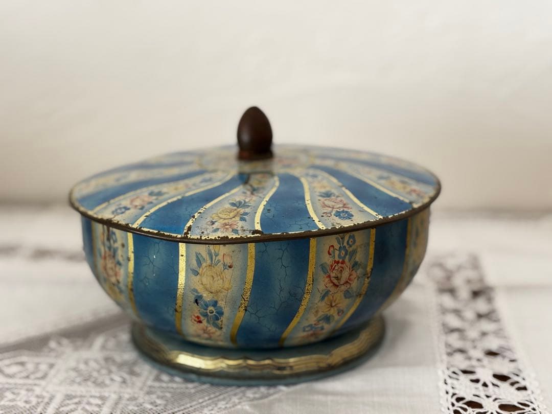 フランスアンティーク　缶　小物入れ　ブリキ　薔薇　ブロカント