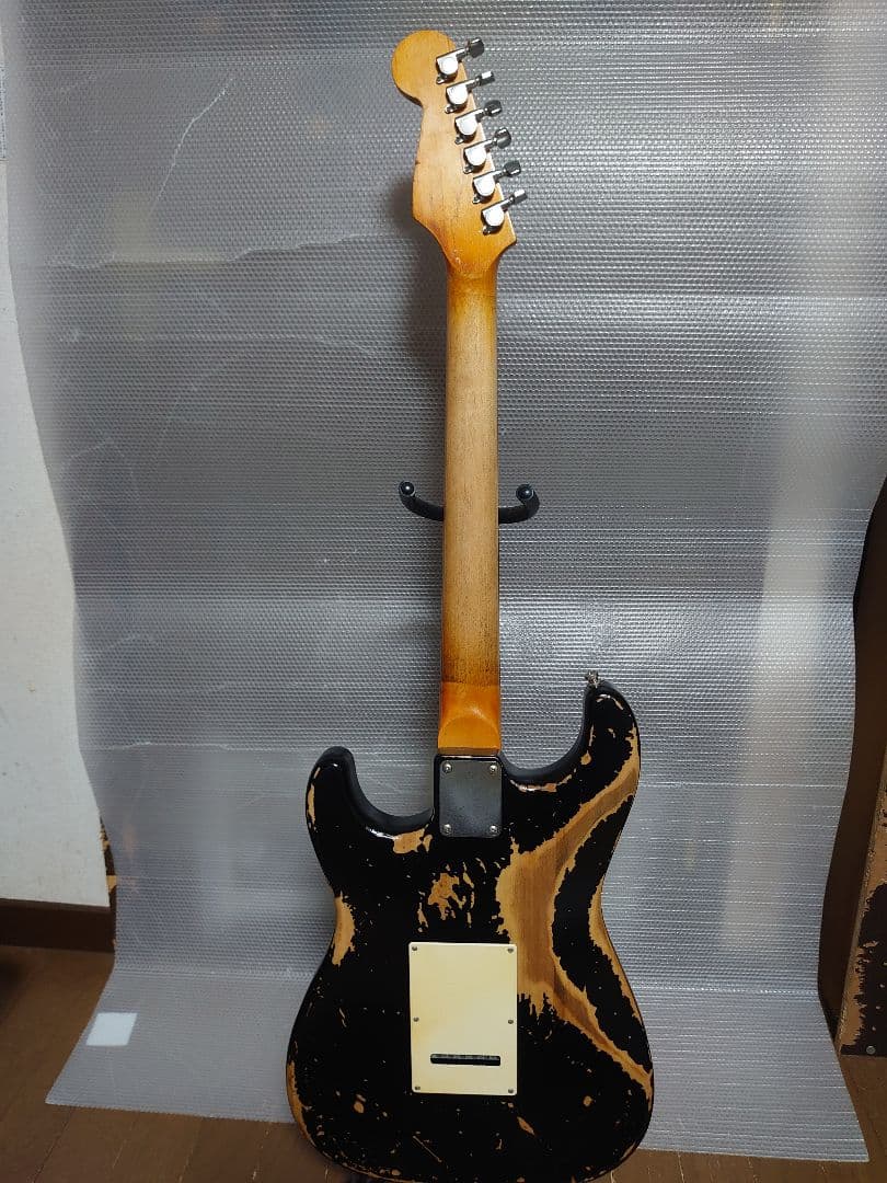 むにえるるな。レリックギター。ストラトキャスター。 エレキギター ブラック