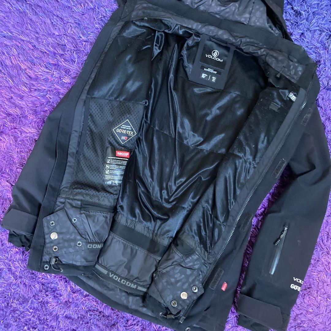 機能性抜群VOLCOM GORE-TEX スノーボードジャケット　レディースS
