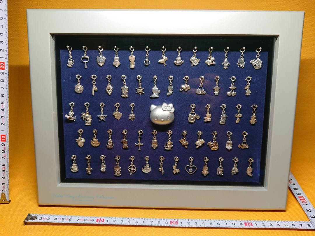 【美品】Hello Kitty　ハローキティ　チャーム　アクセサリー　工芸品