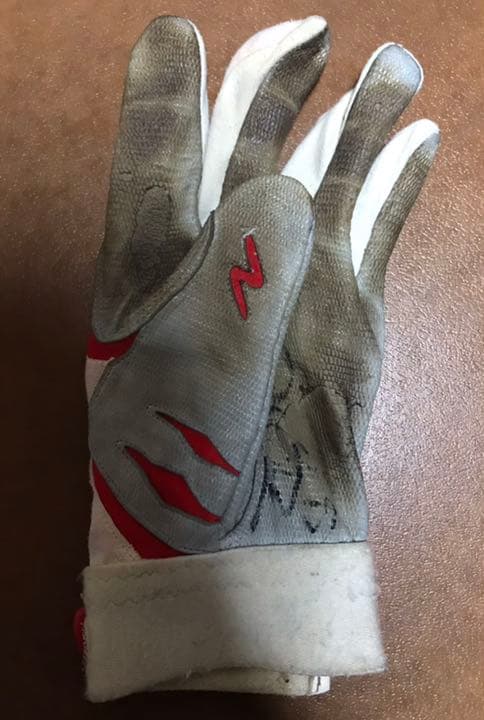 広島カープ ラロッカ選手 バッティンググローブ