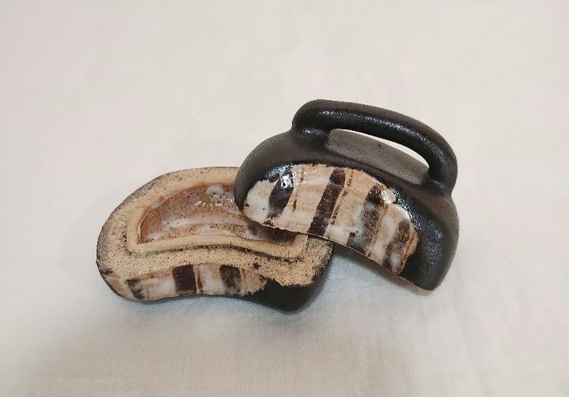 黒織部弾香合　木箱入【陶器/茶道具】