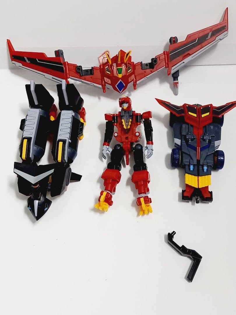 MODEROID ダイナゼノン ／ グリッドマン&ビッグゴルドバーン　2ヶセット