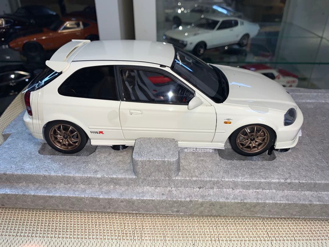 MOTOR HELIX 1/18 ホンダシビックtypeR(ホワイト)