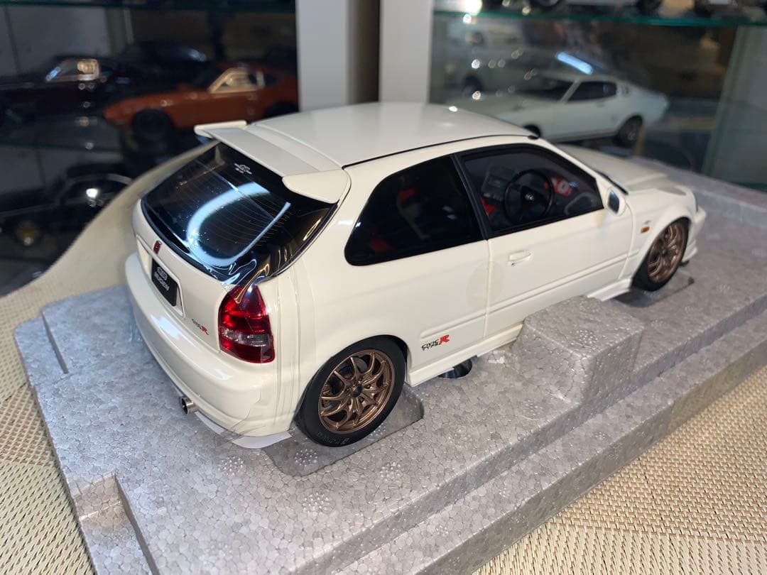 MOTOR HELIX 1/18 ホンダシビックtypeR(ホワイト)