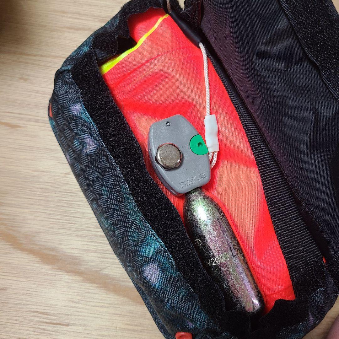 新品未使用 mazume マズメ インフレータブルポーチ カモ ライフジャケット