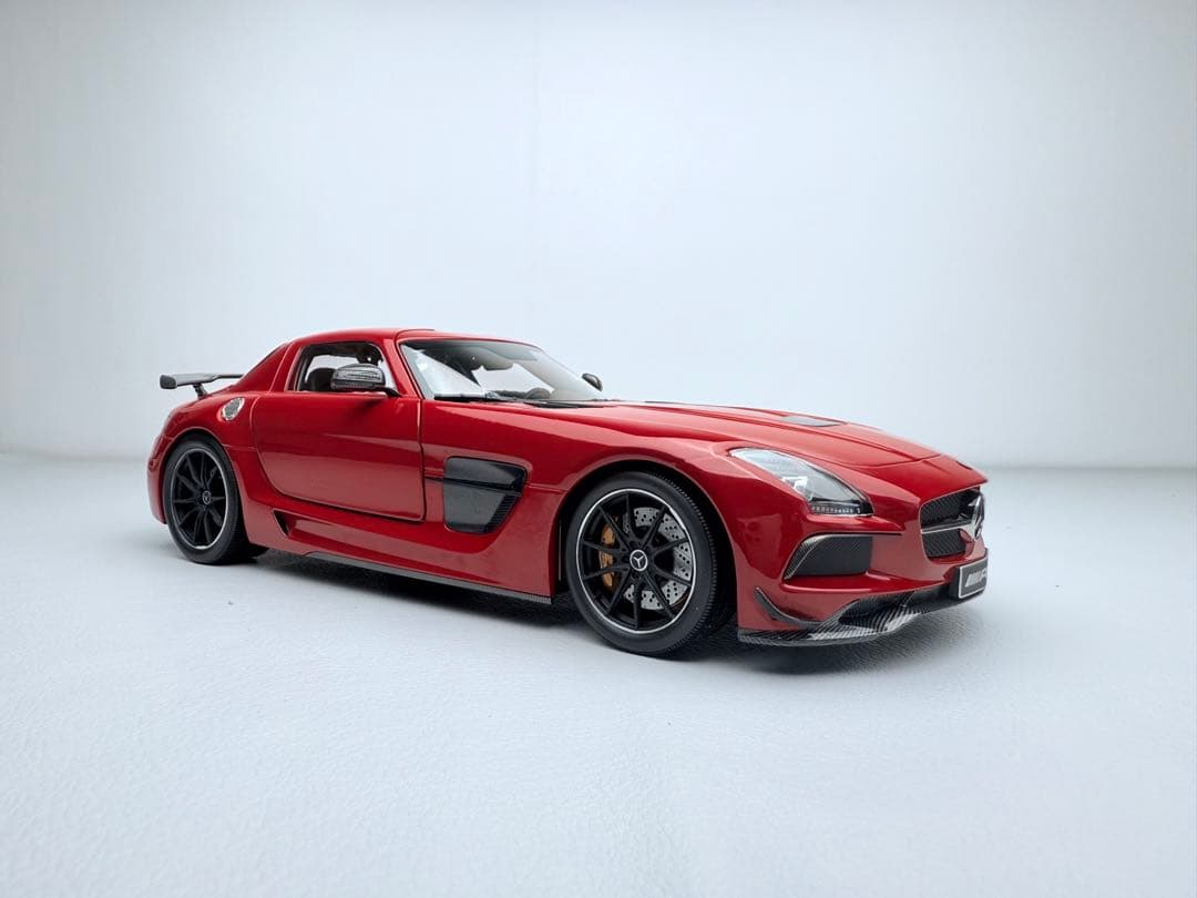 MINICHAMPS メルセデス・ベンツ SLS AMG レッド 1/18