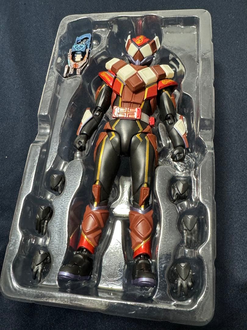 S.H.フィギュアーツ 仮面ライダーヴァレン チョコドンフォーム 本体のみ