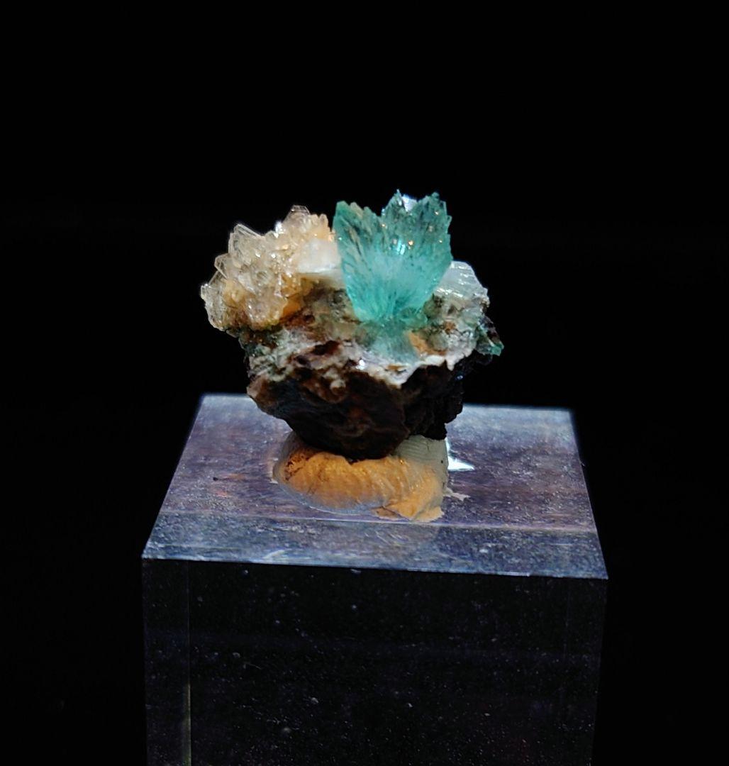 アポフィライト インド産 母岩付き 鉱石 鉱物 ミネラル 標本 原石 犬牙状 ④