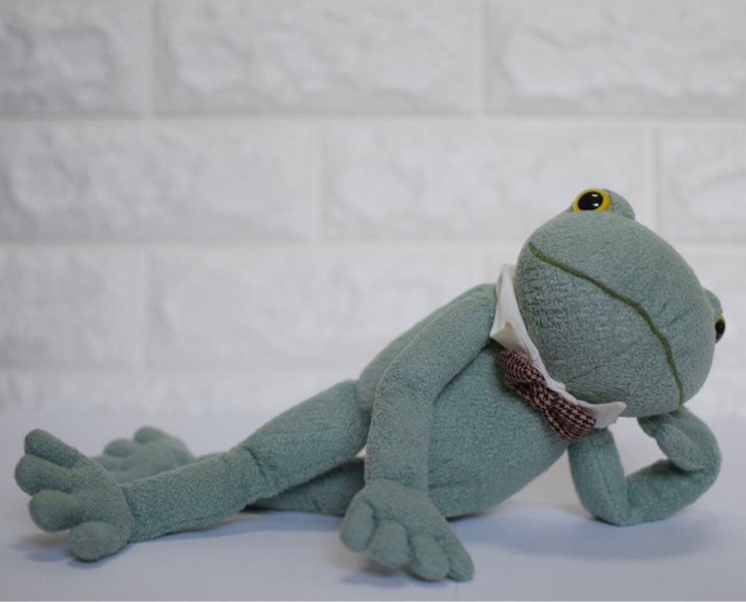 モンスイユ　カエル　ぬいぐるみ