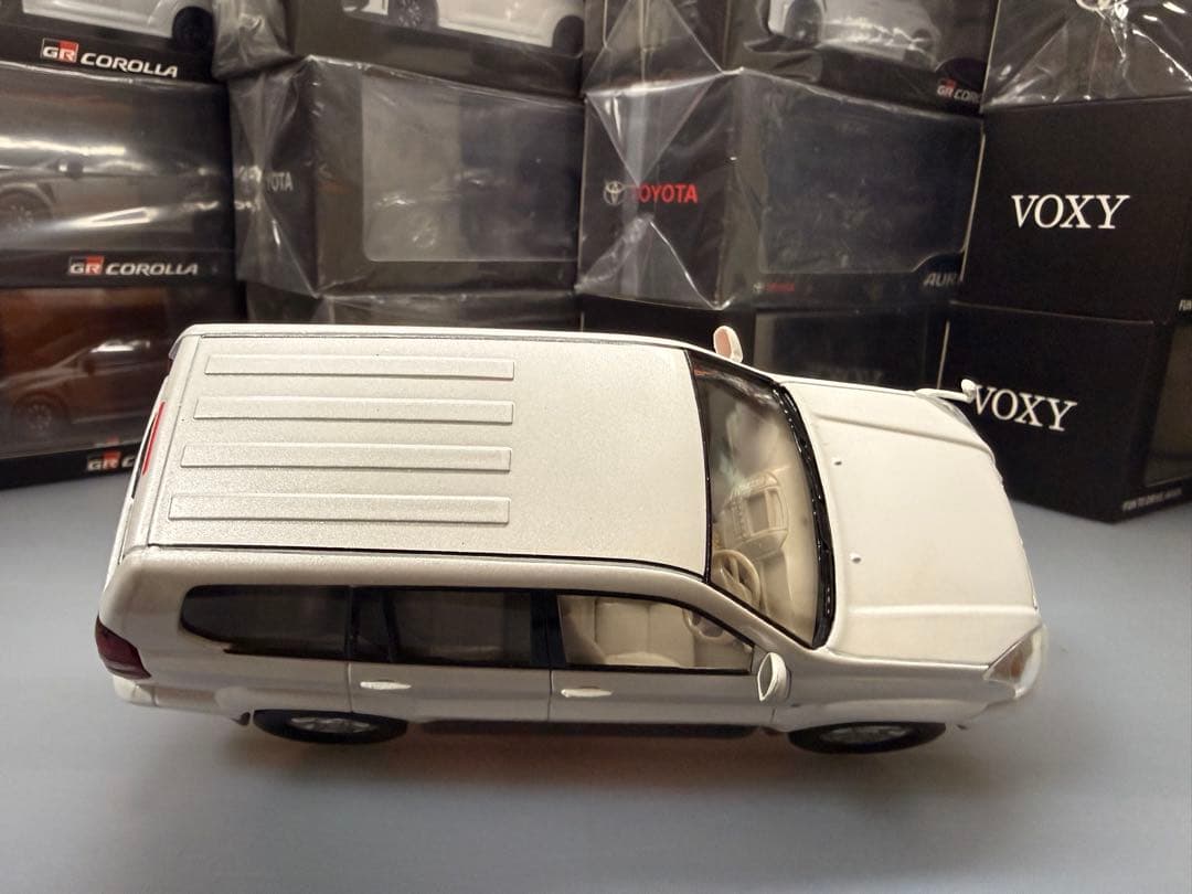 トヨタ ランドクルーザー カラーサンプル