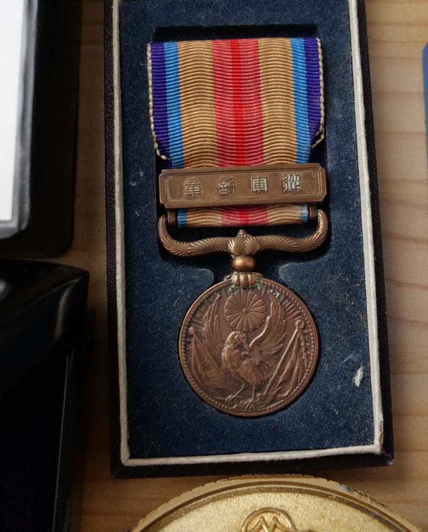 鉄道関連　天皇陛下　記念メダル　勲章　コレクション　食器　時計