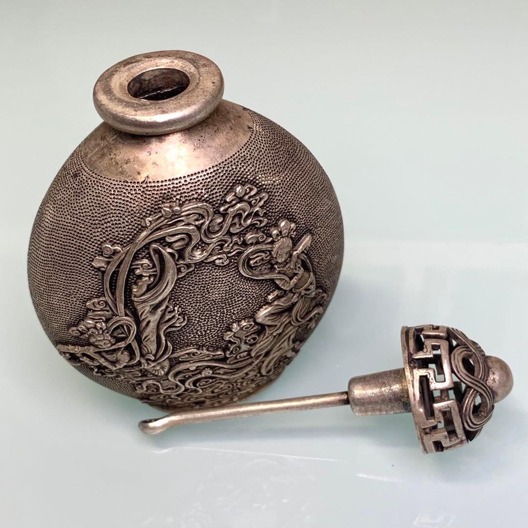 清国の鼻煙壺 宝瓶　仙女彫刻　時代物　アンティーク