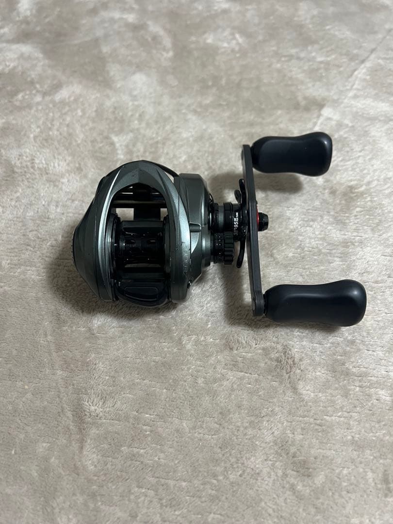 Abu Garcia ZENON ビースト9ベイトリール