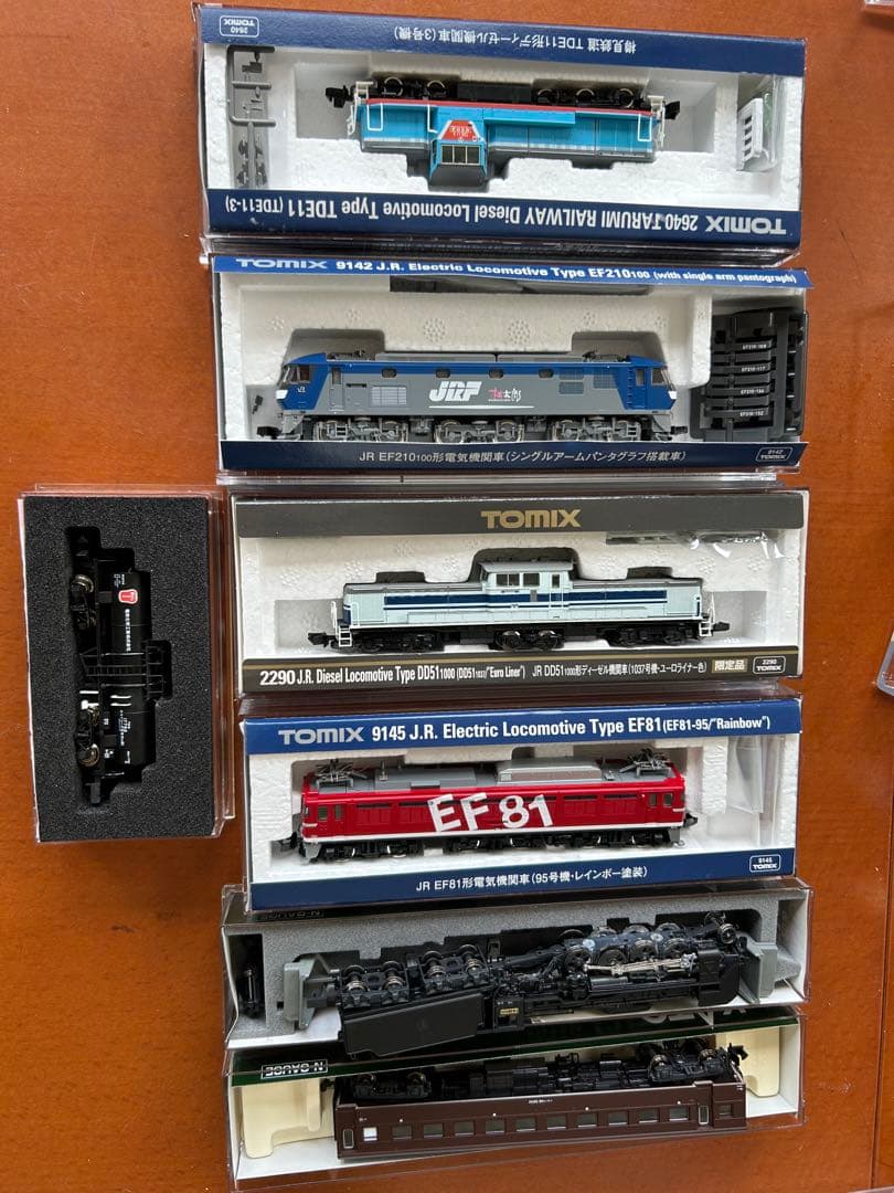 複数の鉄道模型車両セット