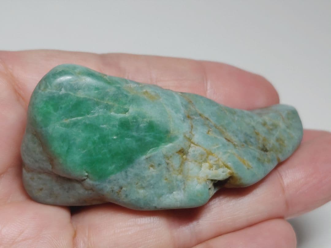 青緑 81g 翡翠 ヒスイ 原石 鑑賞石 自然石 誕生石 鉱物 鉱石 水石