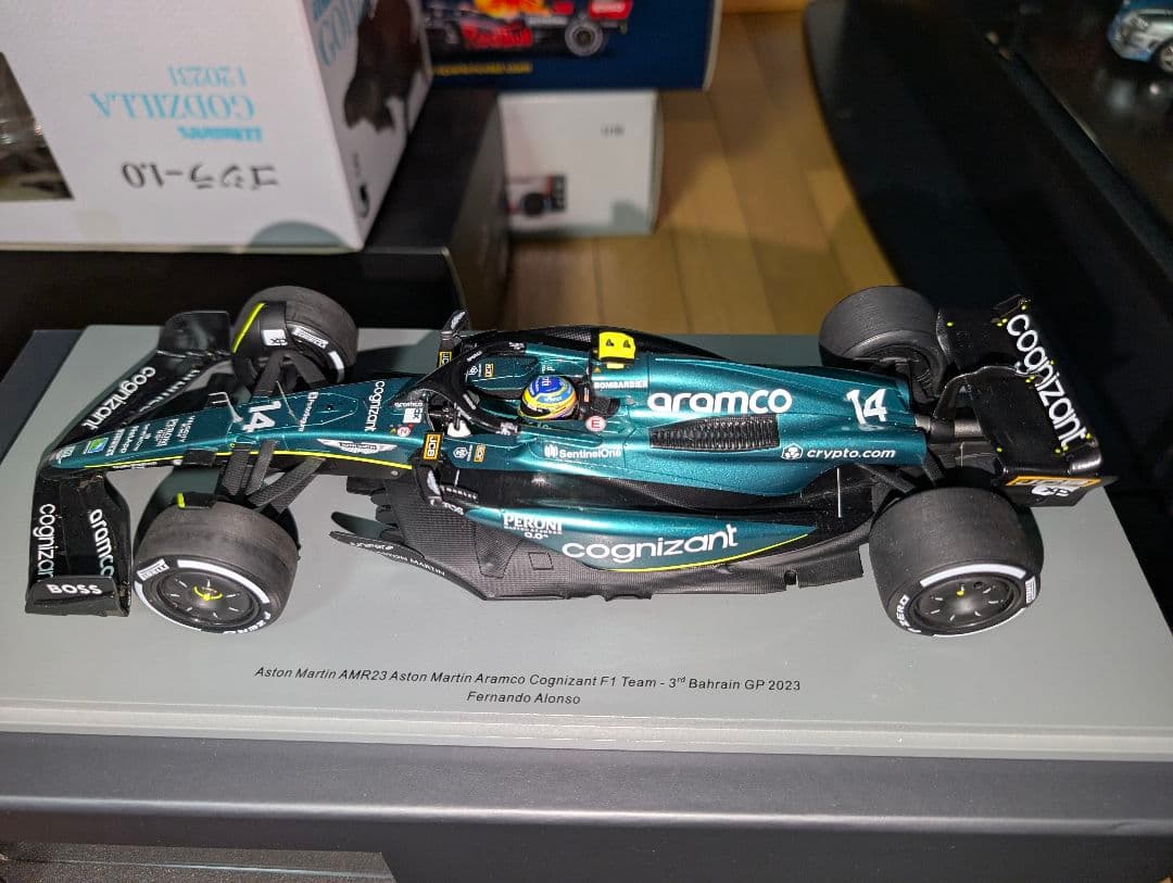 スパーク　Aston Martin AMR23 1/18