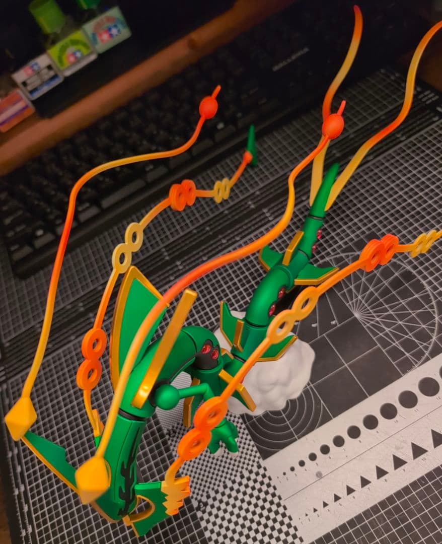 メガレックウザ　全塗装　完成品　ポケプラ　マッドキャンディ仕上げ