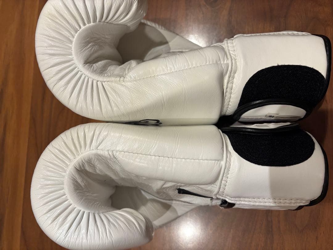 Fairtex ボクシンググローブ 16oz ホワイト　フェアテックス