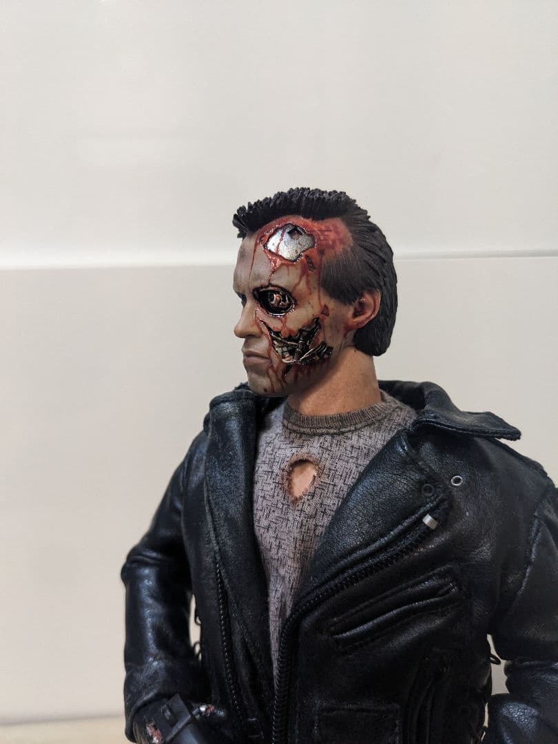 ホットトイズ ターミネーターT800バトルダメージ1/6 フィギュアMMS238