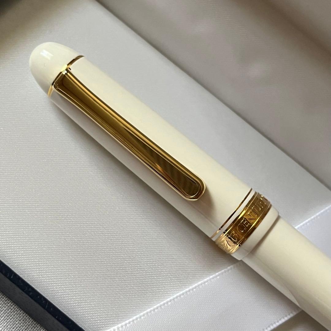 プラチナ 万年筆 センチュリー 3776 シュノンソーホワイト F 細字