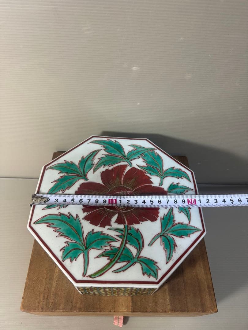 2416 九谷泉焼　加全作　色絵牡丹文　飾筥　蓋物　時代物