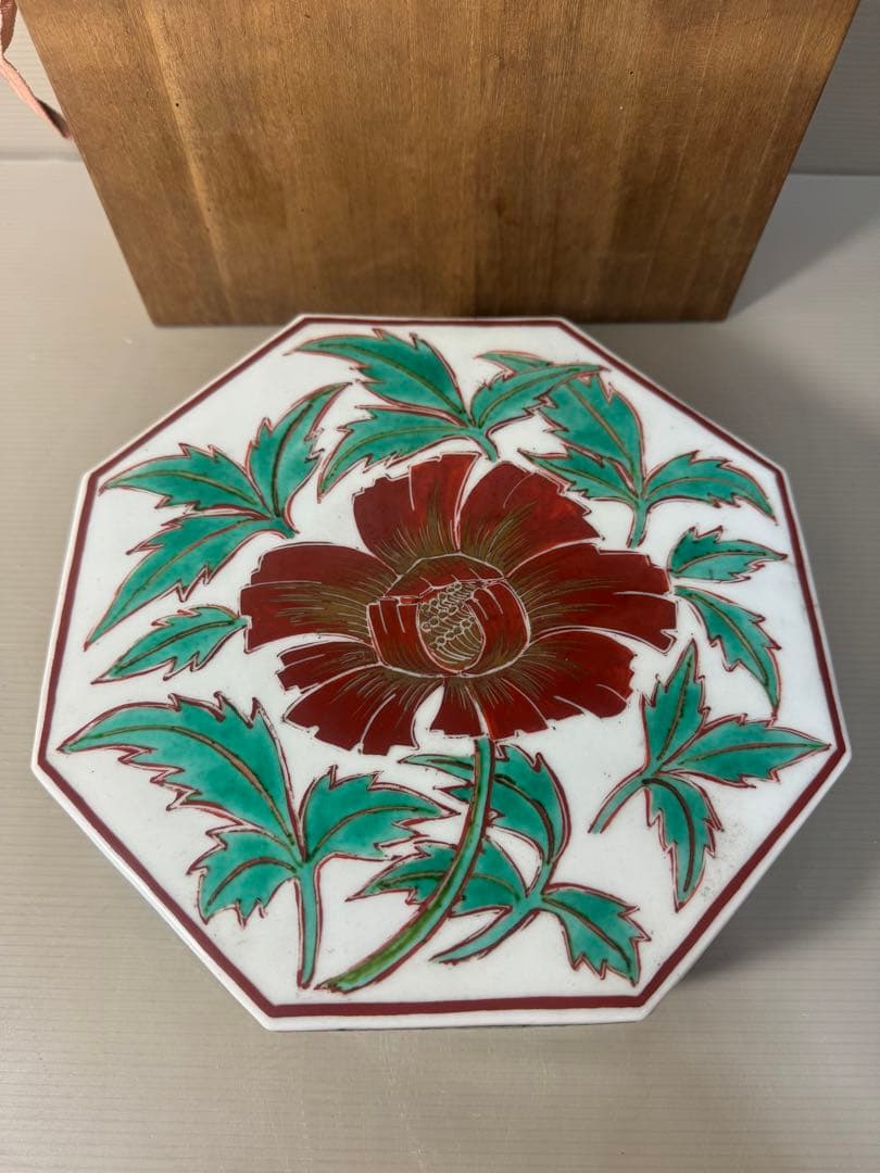 2416 九谷泉焼　加全作　色絵牡丹文　飾筥　蓋物　時代物