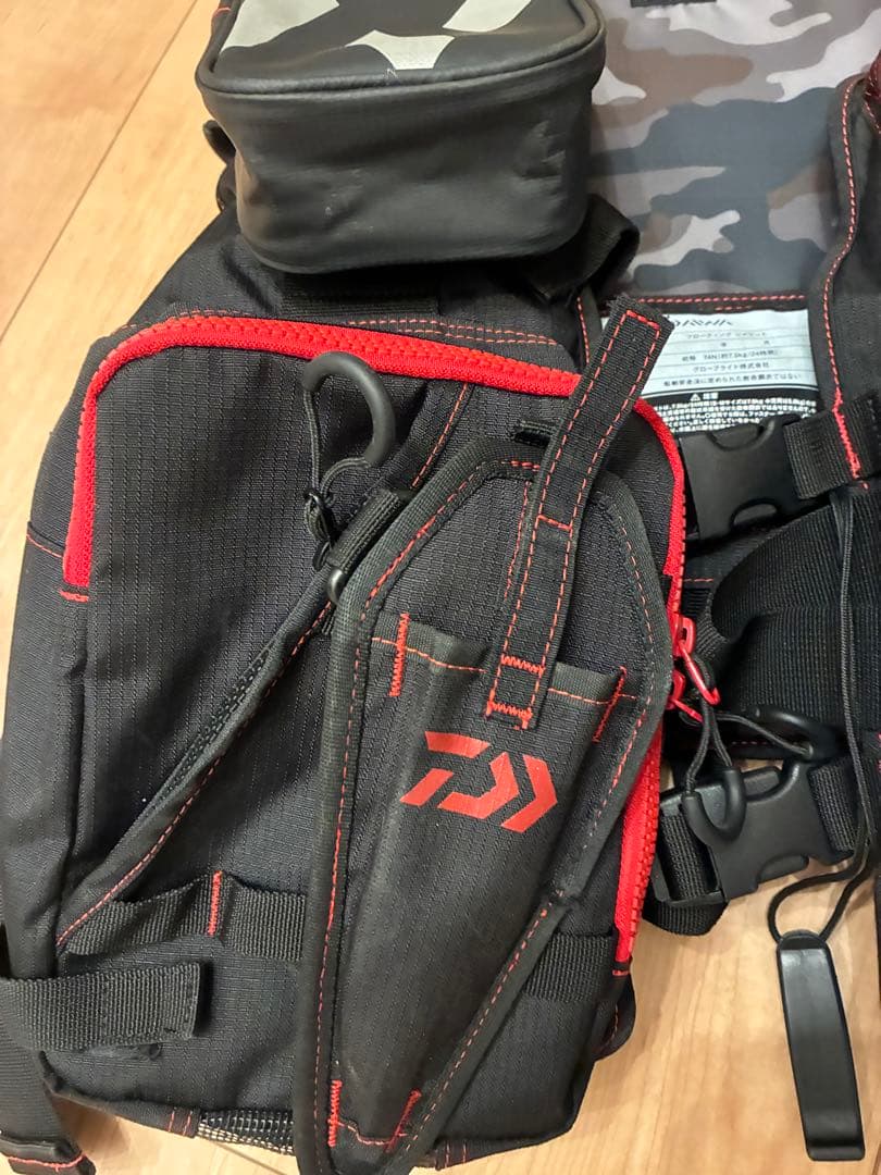 ダイワ　フロートゲームベスト　ブラックレッド　フリー / ライフジャケット