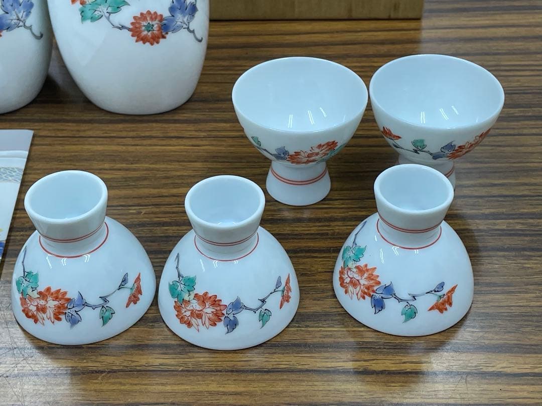 『十四代柿右衛門 「錦 牡丹文 酒器」』共箱 ぐい呑 お猪口 有田焼 人間国宝