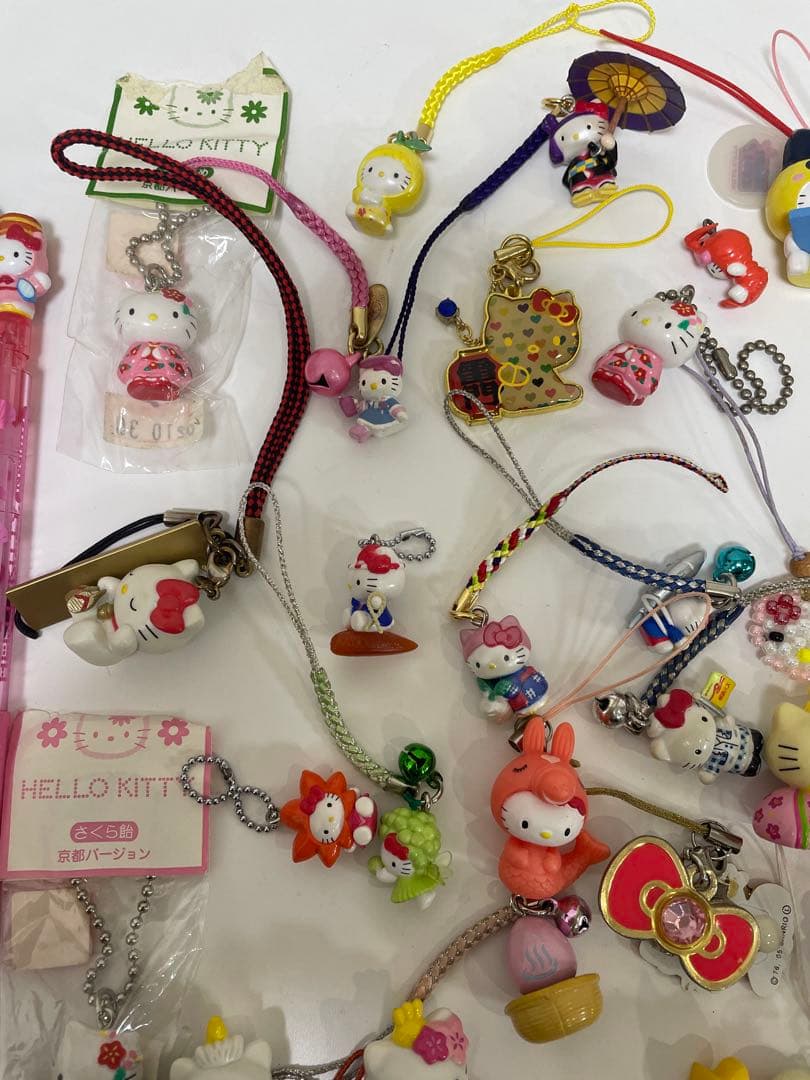 ハローキティ ストラップ ボールペンチャーム ご当地キティまとめ売り 66個