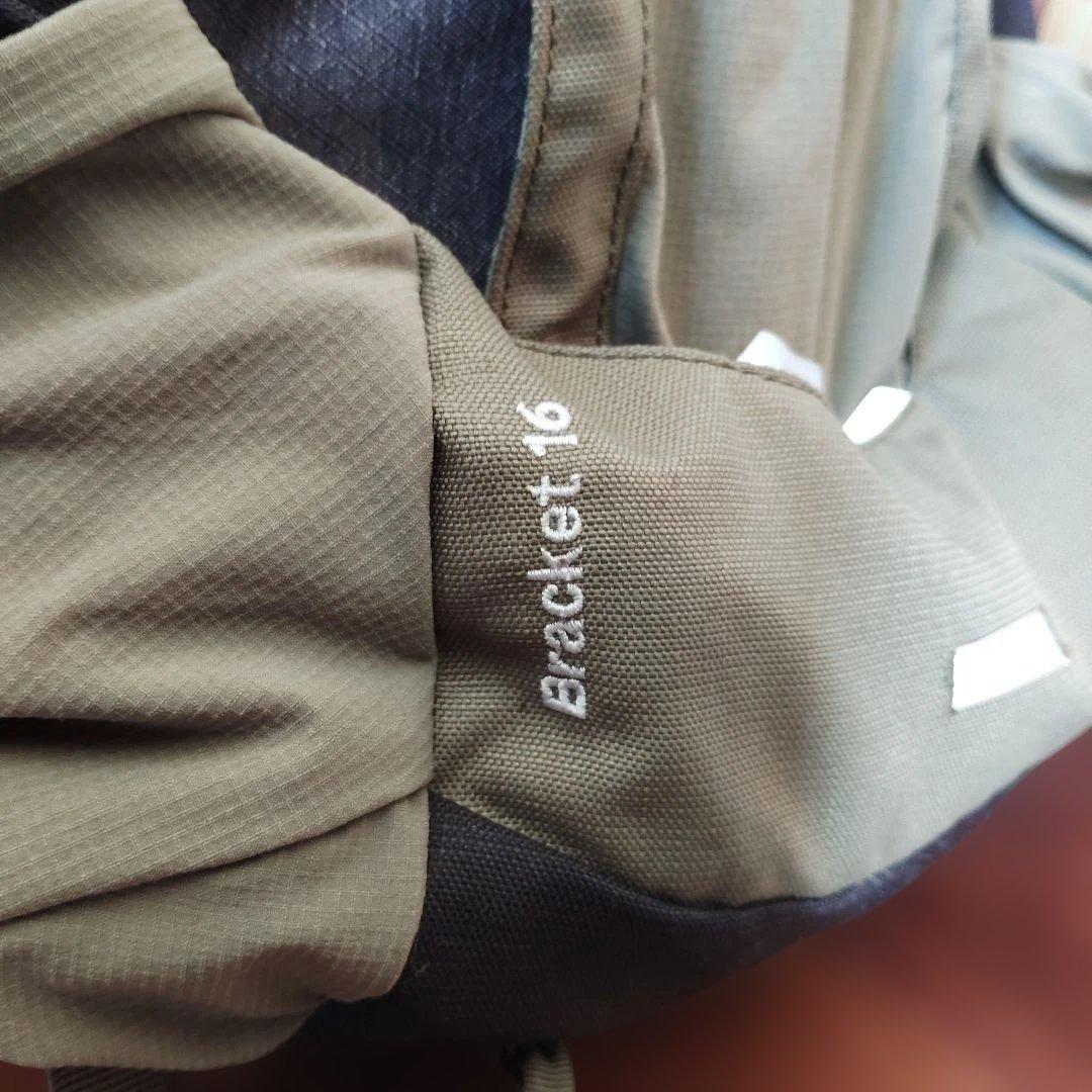 VAUDE Bracket 16 バックパック ダークグレー/グリーン