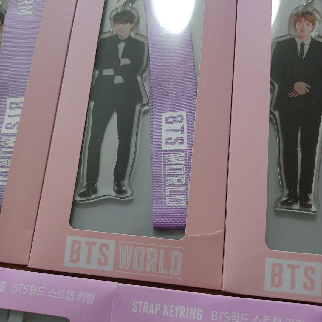 BTS WORLD　ストラップ　キーリング　セット
