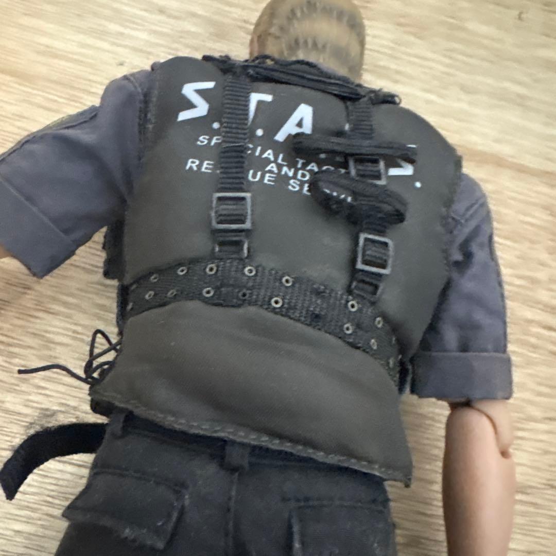 ホットトイズ バイオハザード5 アルバート・ウェスカー S.T.A.R.S版