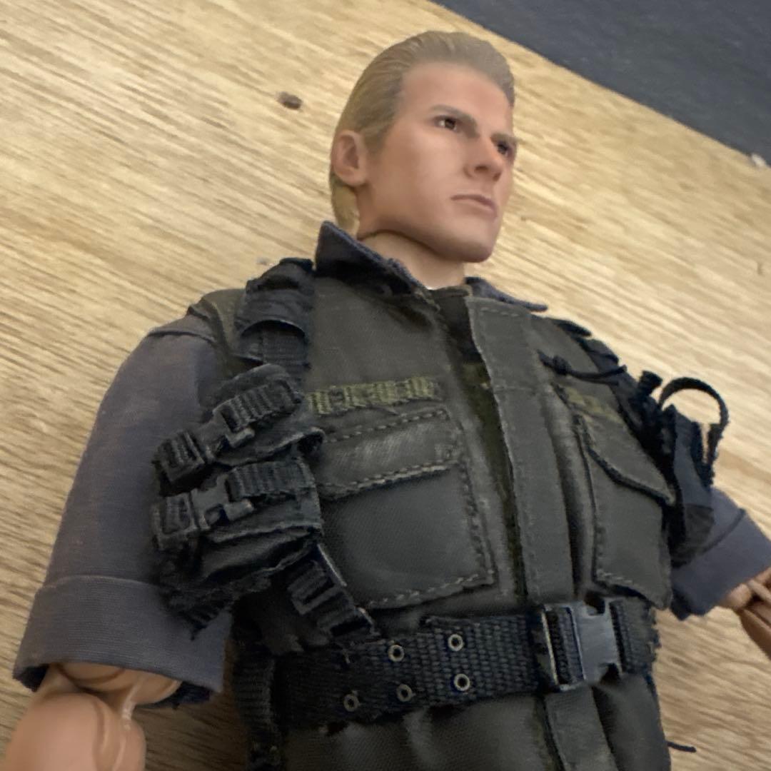 ホットトイズ バイオハザード5 アルバート・ウェスカー S.T.A.R.S版