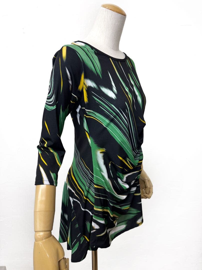 【スタイリッシュ】新品社交ダンス　緑黒プリントチュニックｒ398