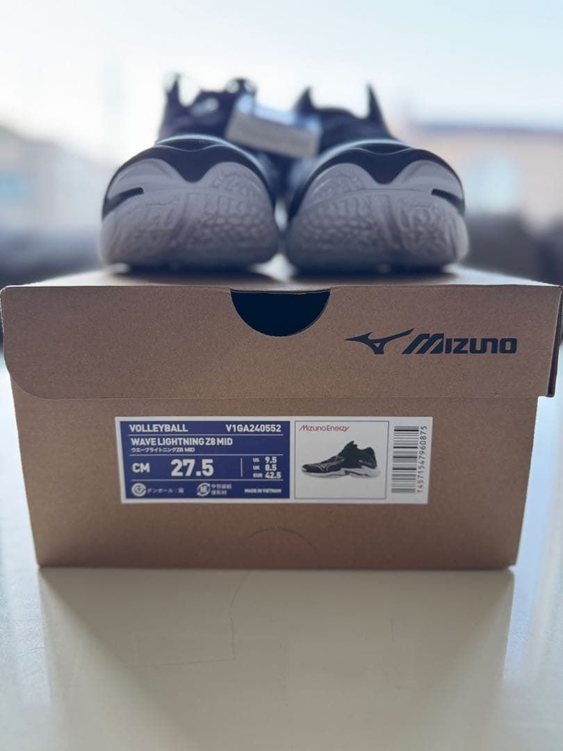 【新品未使用品】Mizuno バレーボール　ウエーブライトニング Z8 MID