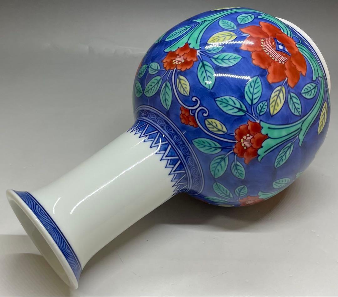 人間国宝　十三代　今泉今右衛門　色鍋島牡丹唐草文花瓶　四方桟共箱　共布　L36