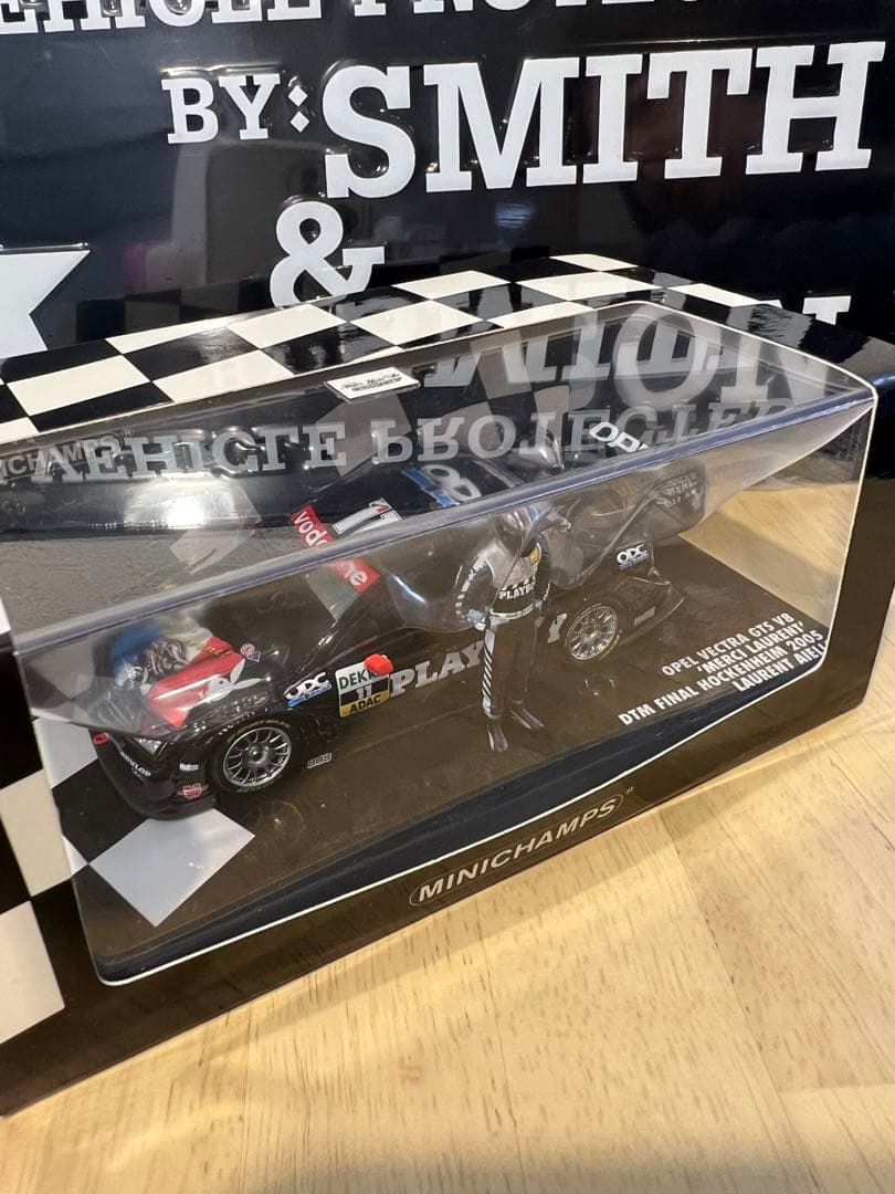 ミニチャンプス　OPEL VECTRA GTS V8 1／43ミニカー