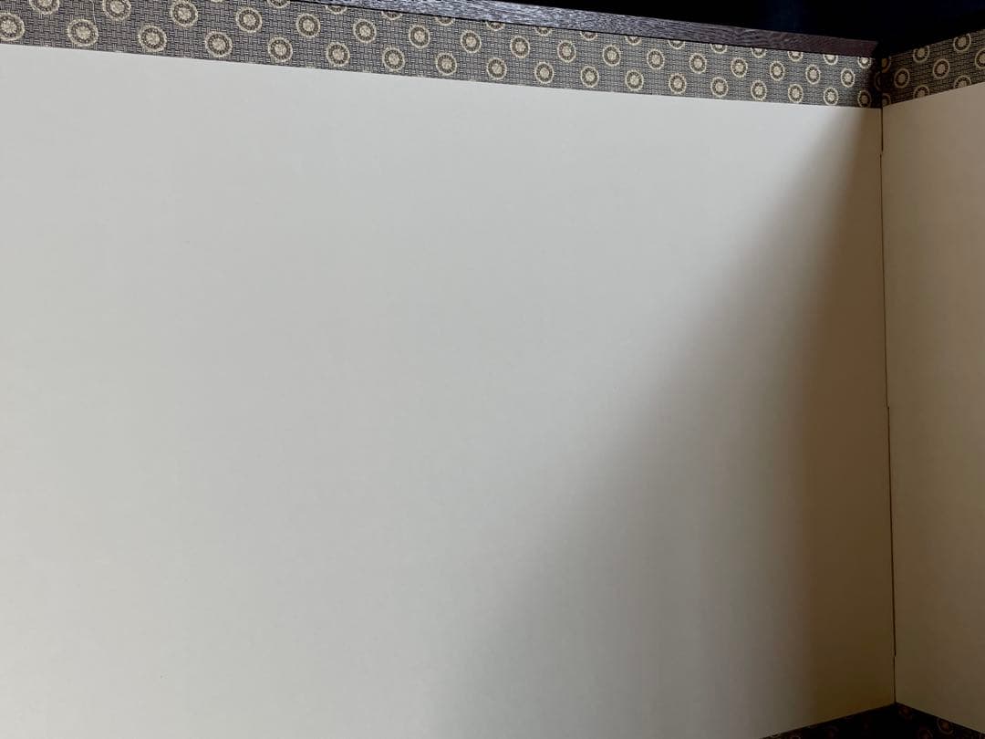 【美品】「母」 菊花 丸紋 風炉先屏風 桑縁 茶道具 （127①）