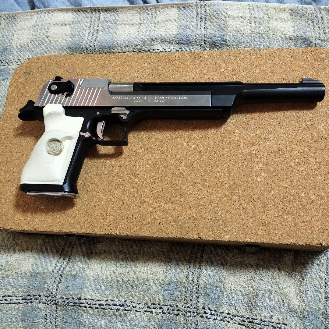 マルイ純正デザートイーグルリアルデザイン ツートンカスタムグリップ付き。