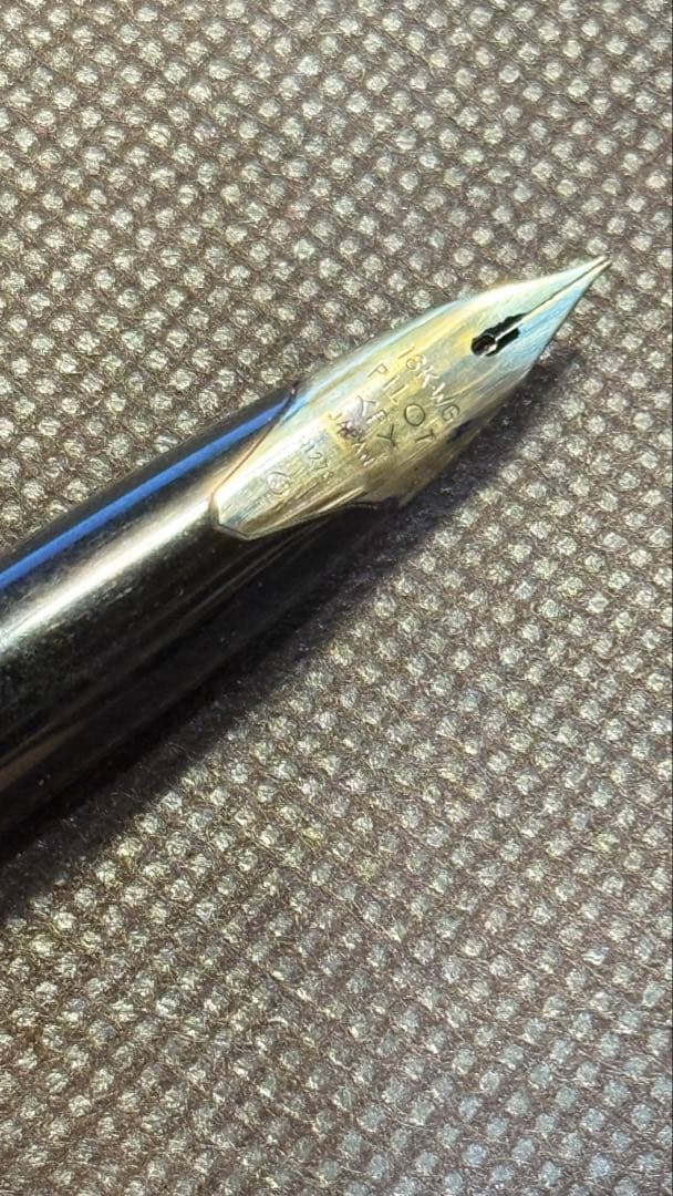 激レア　廃盤 白蝕刻 PILOT カスタムストライプ　18kWG F パイロット