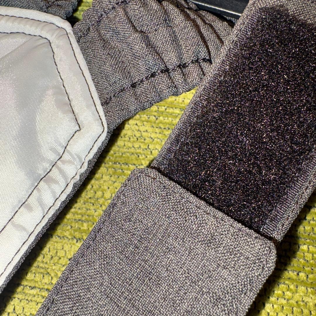 超美品　DESCENTE ヒートナビ 子供用スキーウェア 上下セット 130