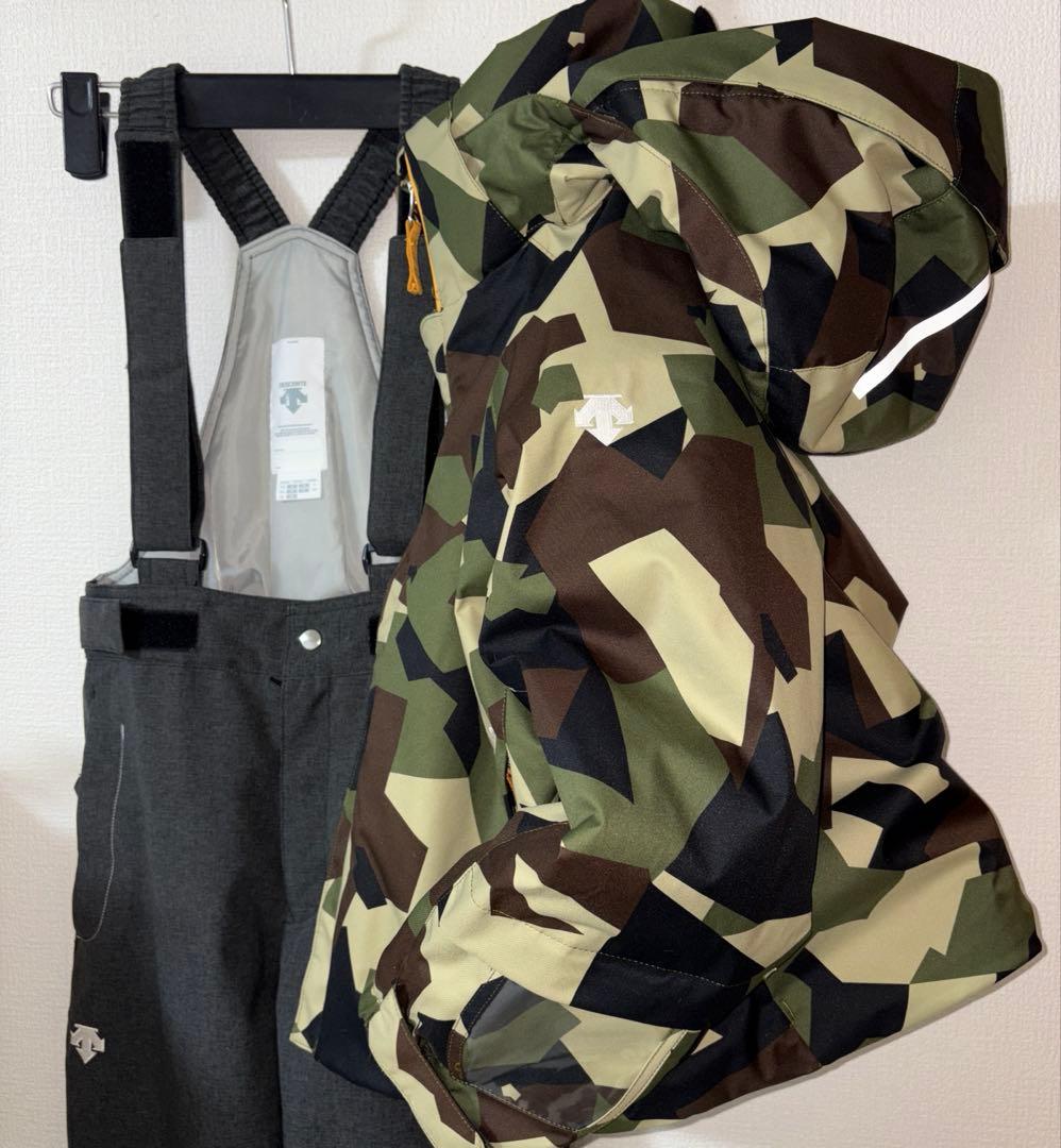 超美品　DESCENTE ヒートナビ 子供用スキーウェア 上下セット 130